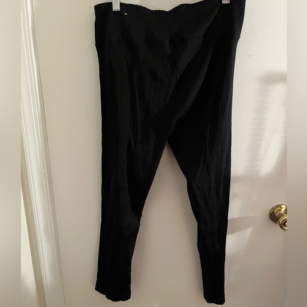 Aeropostale Ribbed Crossover High-Waisted Black Flare Leggings - Picture 6 of 6